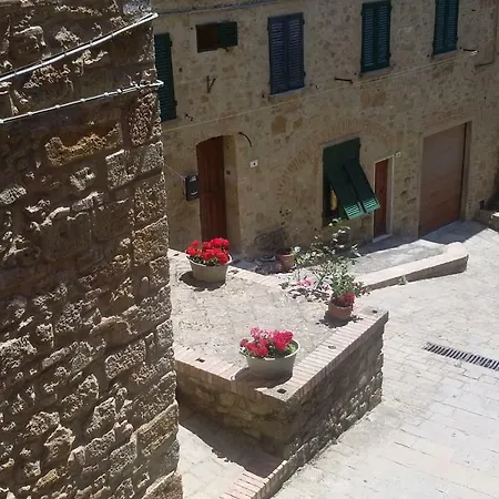 Apartment Poggetto Quattro Piano 1 *